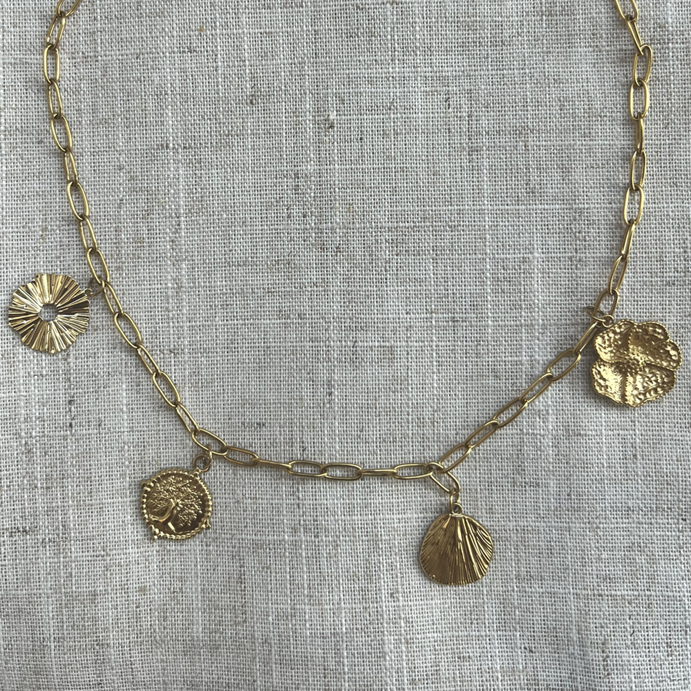 collier charms athenes acier inoxydable pose